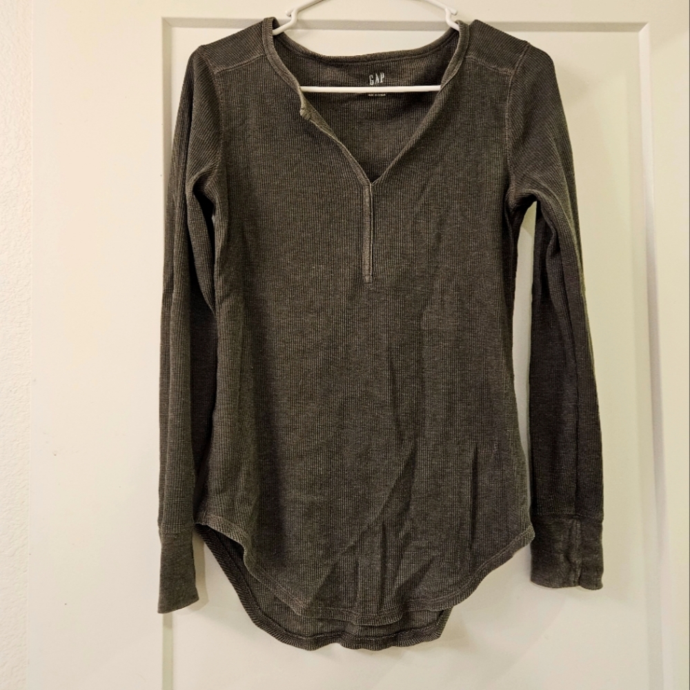 GAP Feathered Tee